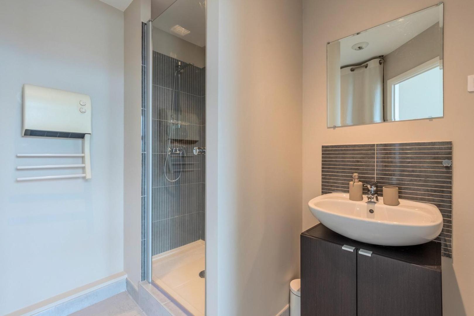 One Bedroom At The Foot Of The Stations * Rijsel